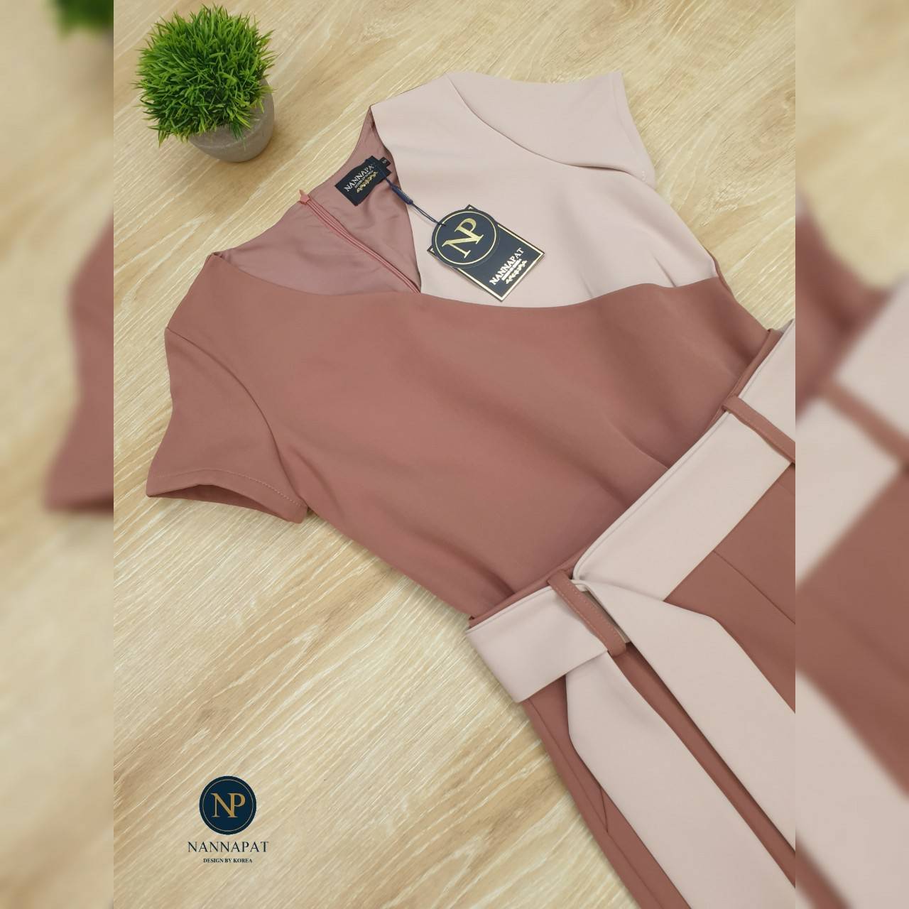 เสื้อซิปหลัง กางเกงมีกระเป๋าข้าง