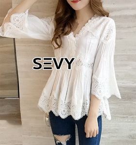 เสื้อคอวีผ้าลูกไม้แฟชั่น Cotton
