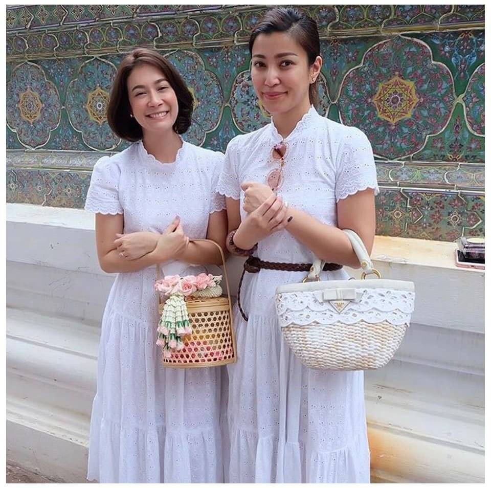 เดรสสีขาวแต่งเลเยอร์