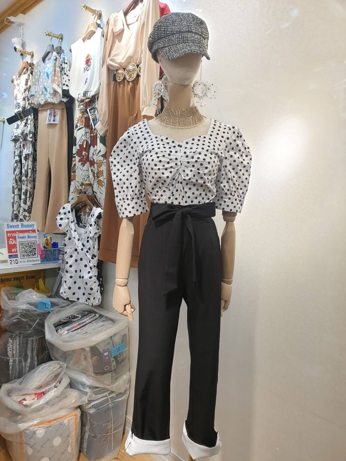 ชุดเซ็ตเสื้อคอวีอกจับจีบเป็นทรงเข้ารูปสวย