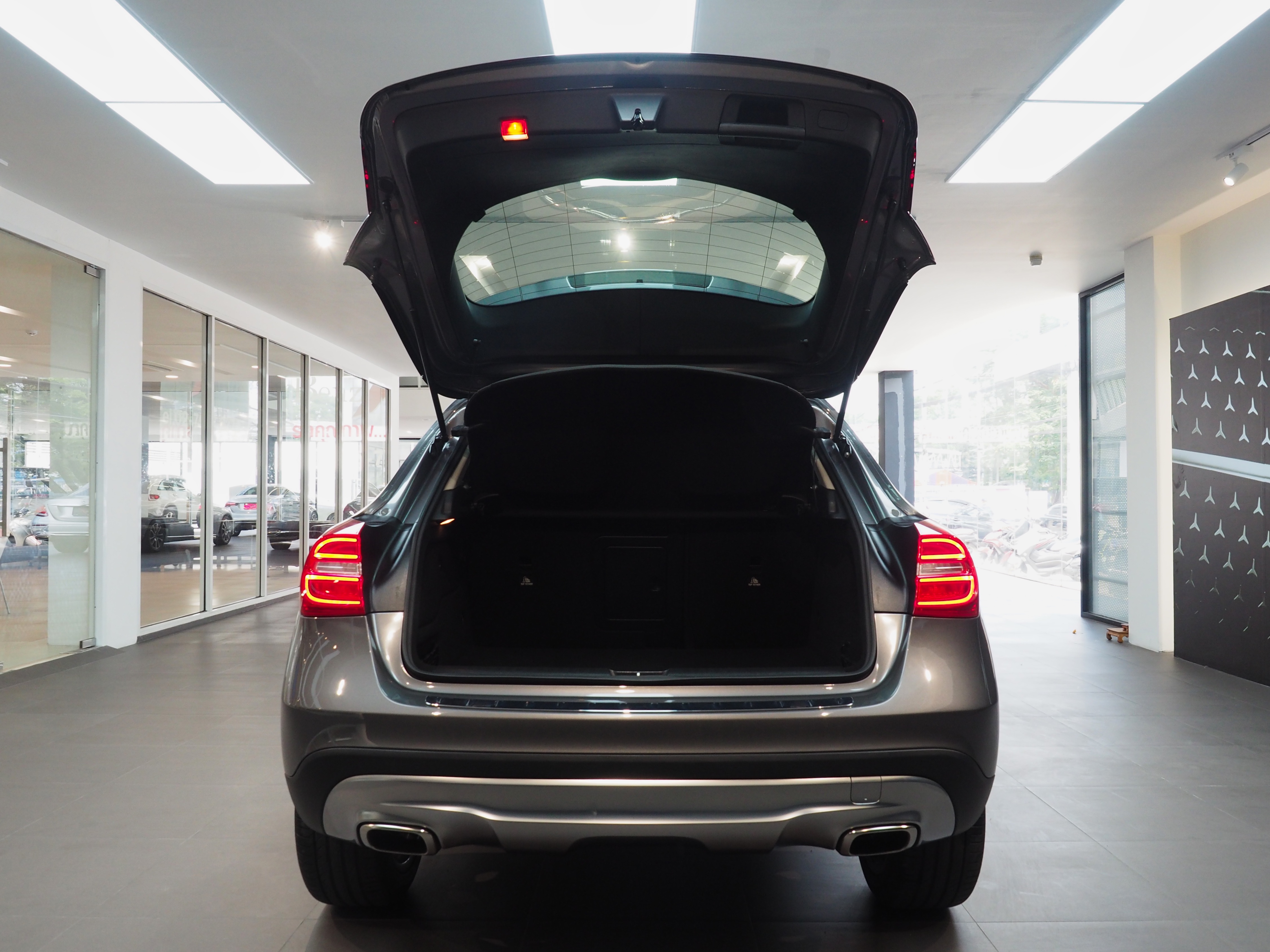 จองแล้ว GLA200 Urban W156