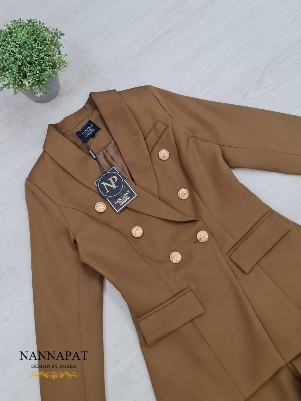 สูทเสื้อสูทกระดุมหน้าสีทอง