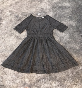dress. ลูกไม้คอกลมแขนสั้น