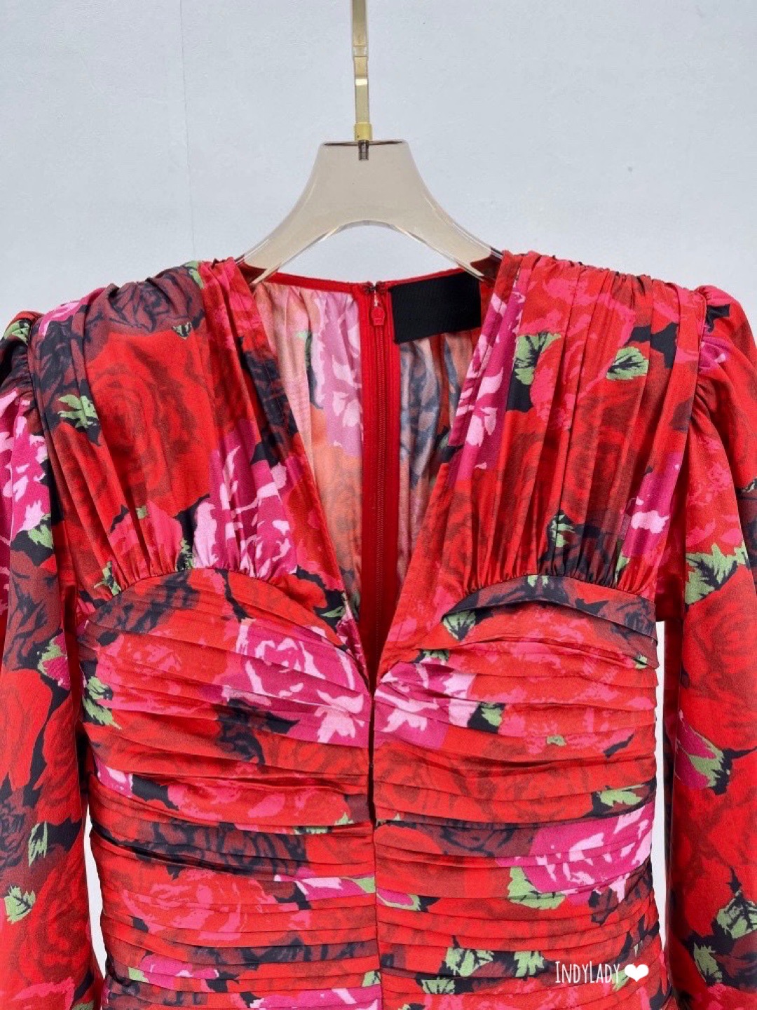 Dress สั้น คอวี แขนยาว