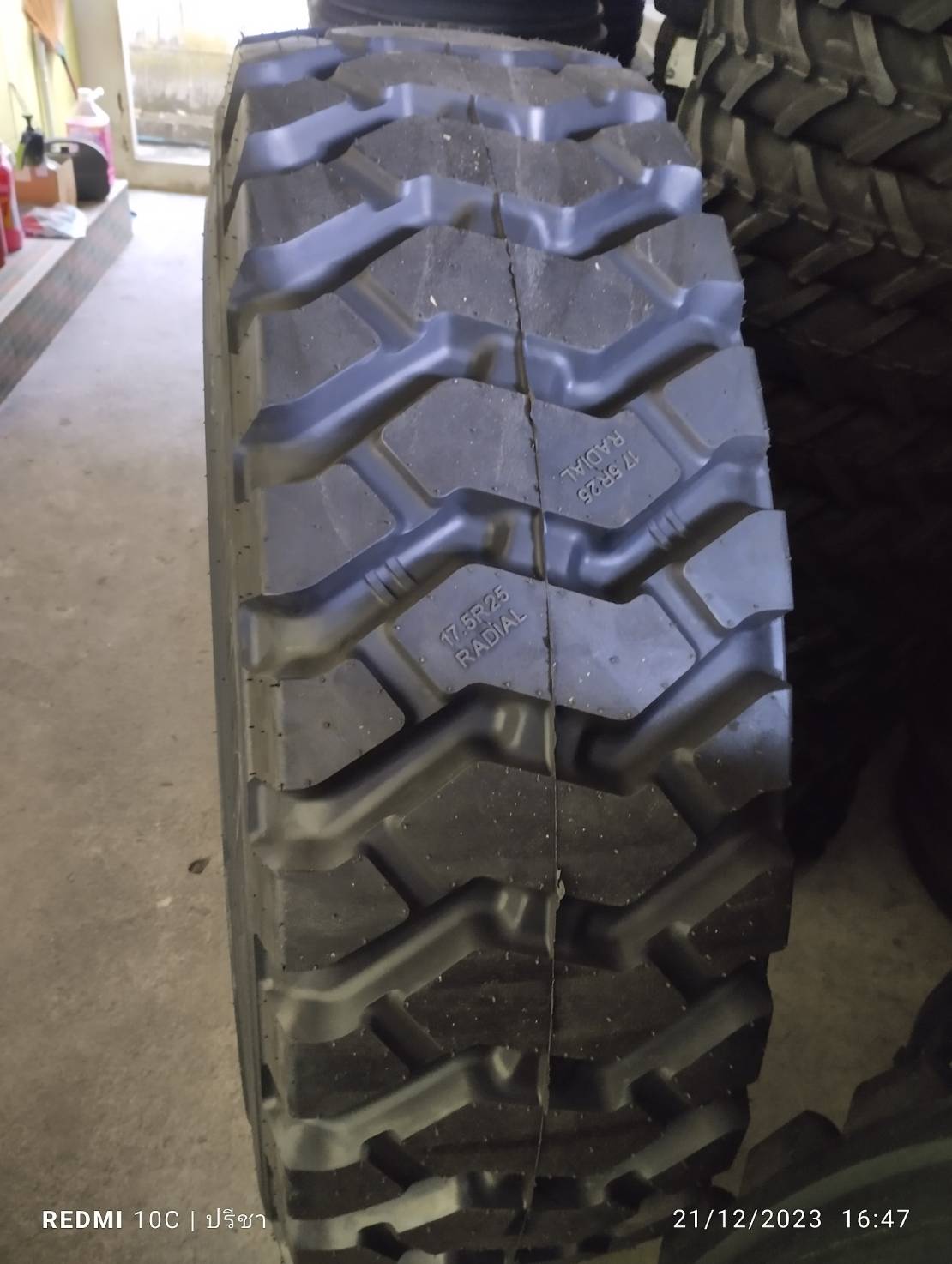 ยางรถตัก / เกรด / แทรกเตอร์ ขนาด 17.5R25 รุ่น CB386 ยี่ห้อ WESTLAKE