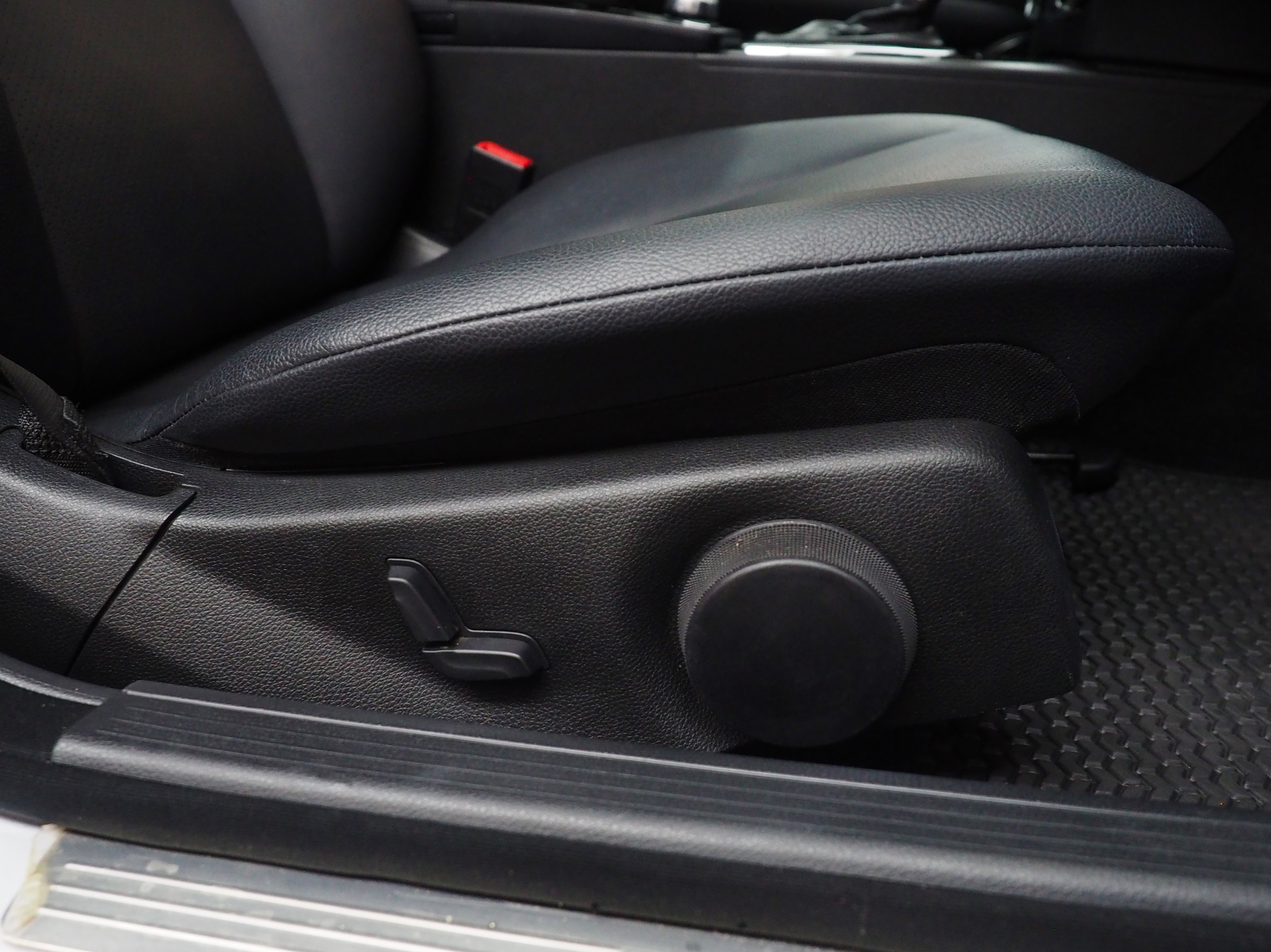 จองแล้ว C200 CGI Style W204