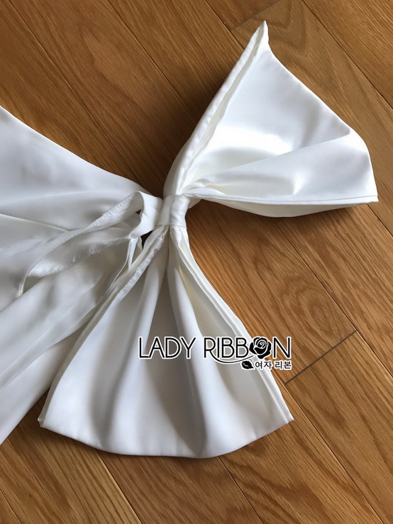 จัมป์สูทขายาวไหล่เดี่ยวผูกโบสีขาวสุดหรู