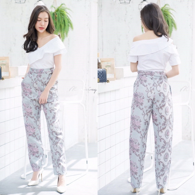 จั้มสูทตัดต่อด้วยผ้าเนื้อหลุยส์