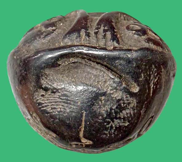 พระปิดตานะหัวเข่าหลังจารอักขระอุดกริ่งหลวงปู่เอี่ยมวัดหนัง