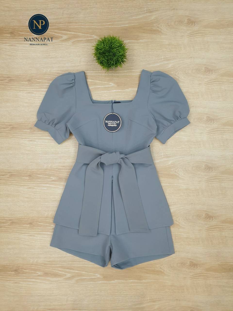 ตัวเสื้อซิปหลัง แต่งซิปหน้ารูด