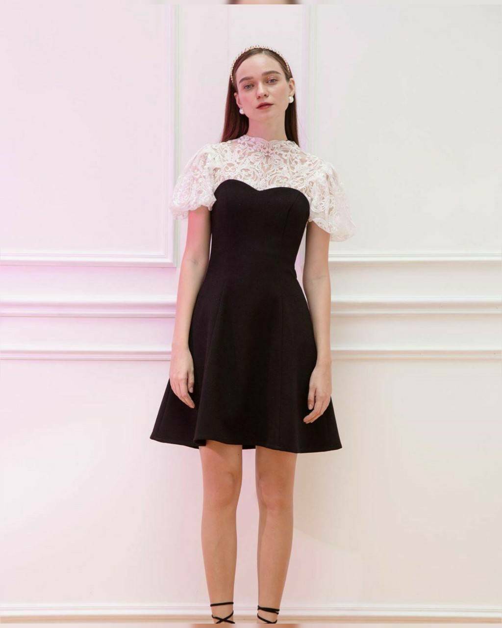 ชุดเดรสซิปหลังมีฟองน้ำที่อก