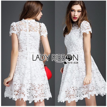 Lady Ribbon Online ขายส่ง เสื้อผ้าออนไลน์ ของแท้ ราคาถูกพร้อมส่ง เลดี้ริบบอน LR12140716 🎀 Lady Ribbon's Made 🎀 Lady Gabriela Crystal Embellished Flower White Lace Dress