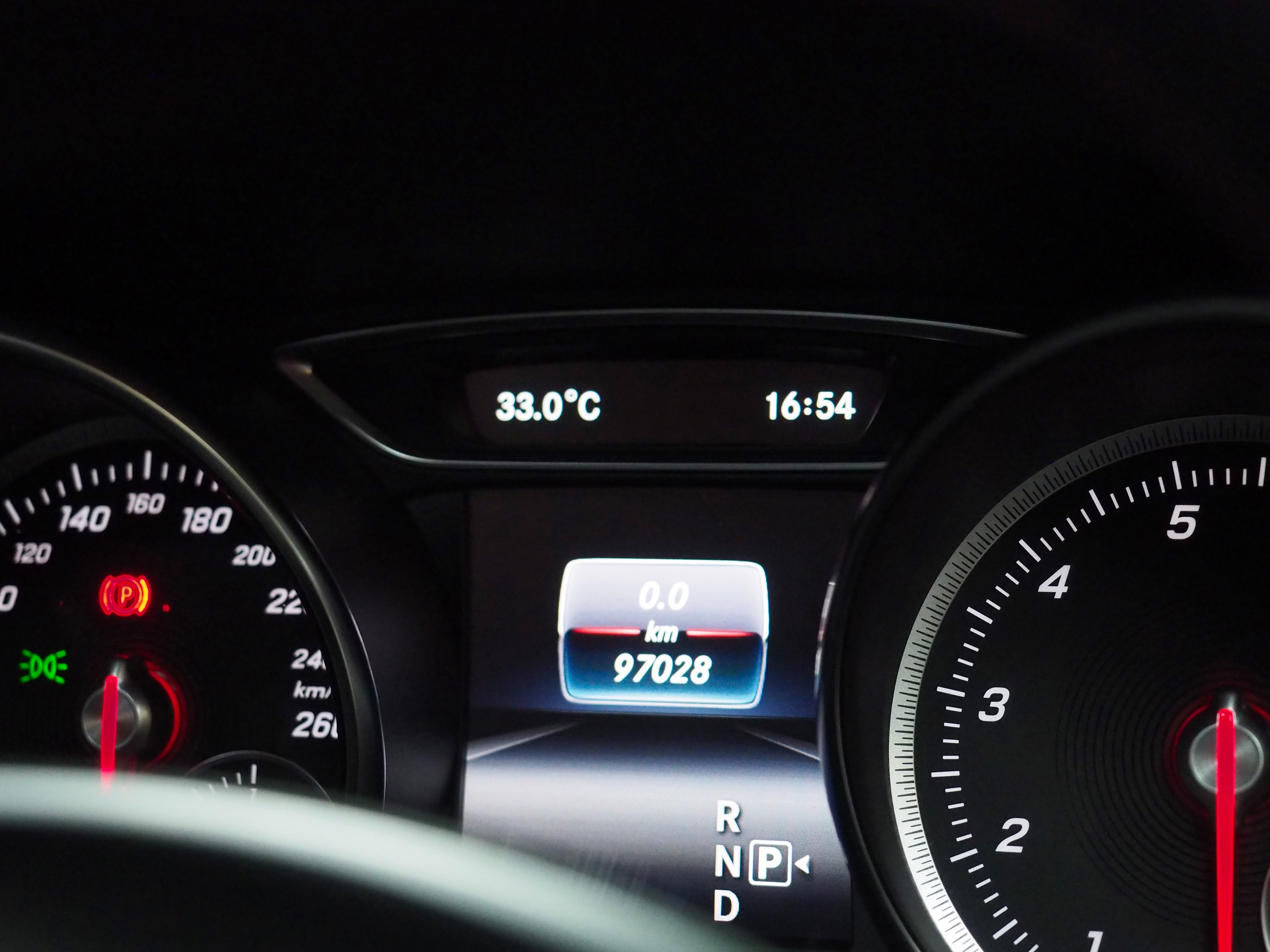 จองแล้ว GLA250 AMG Dynamic W156