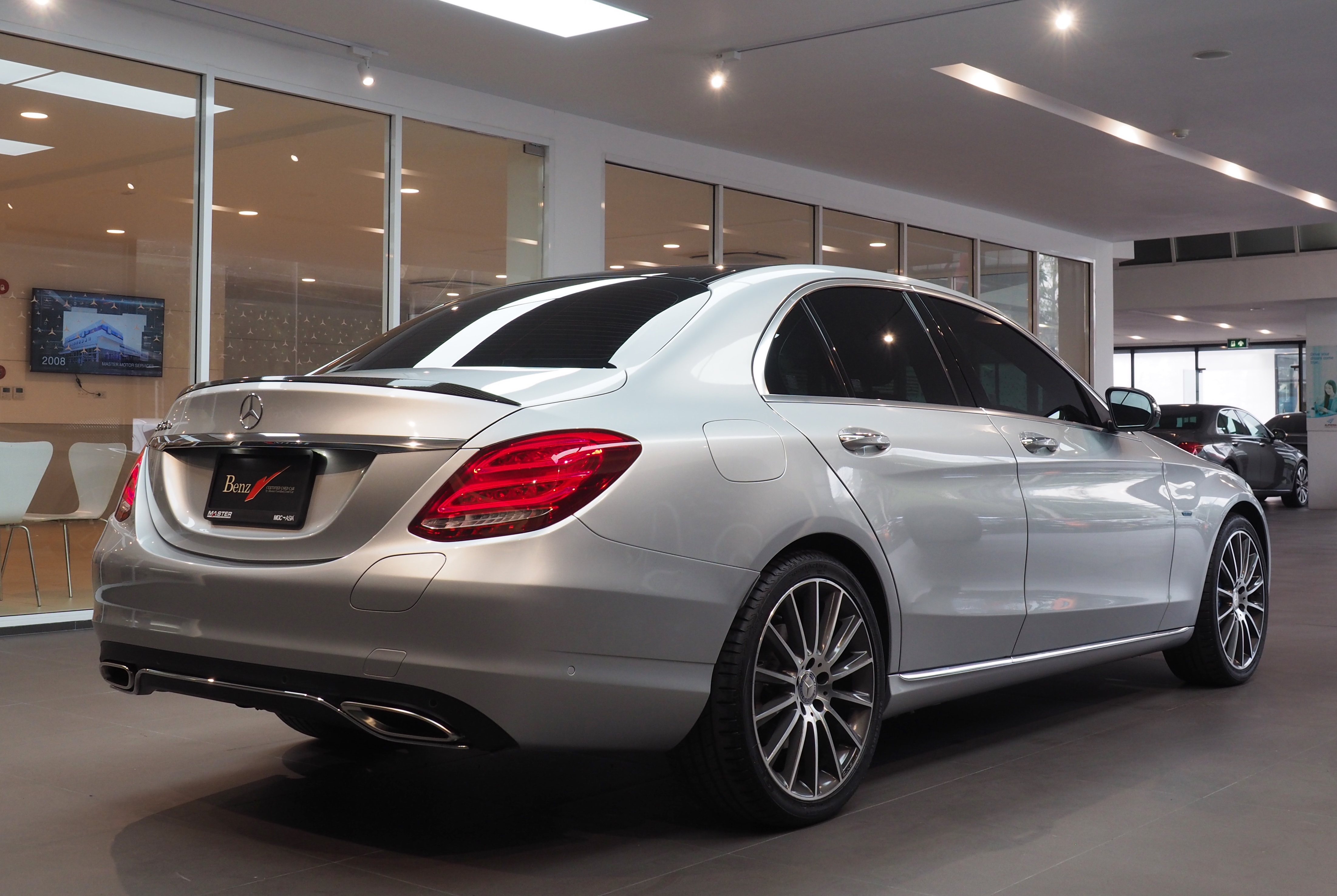 จองแล้ว C350e AMG Plug in Hybrid W205