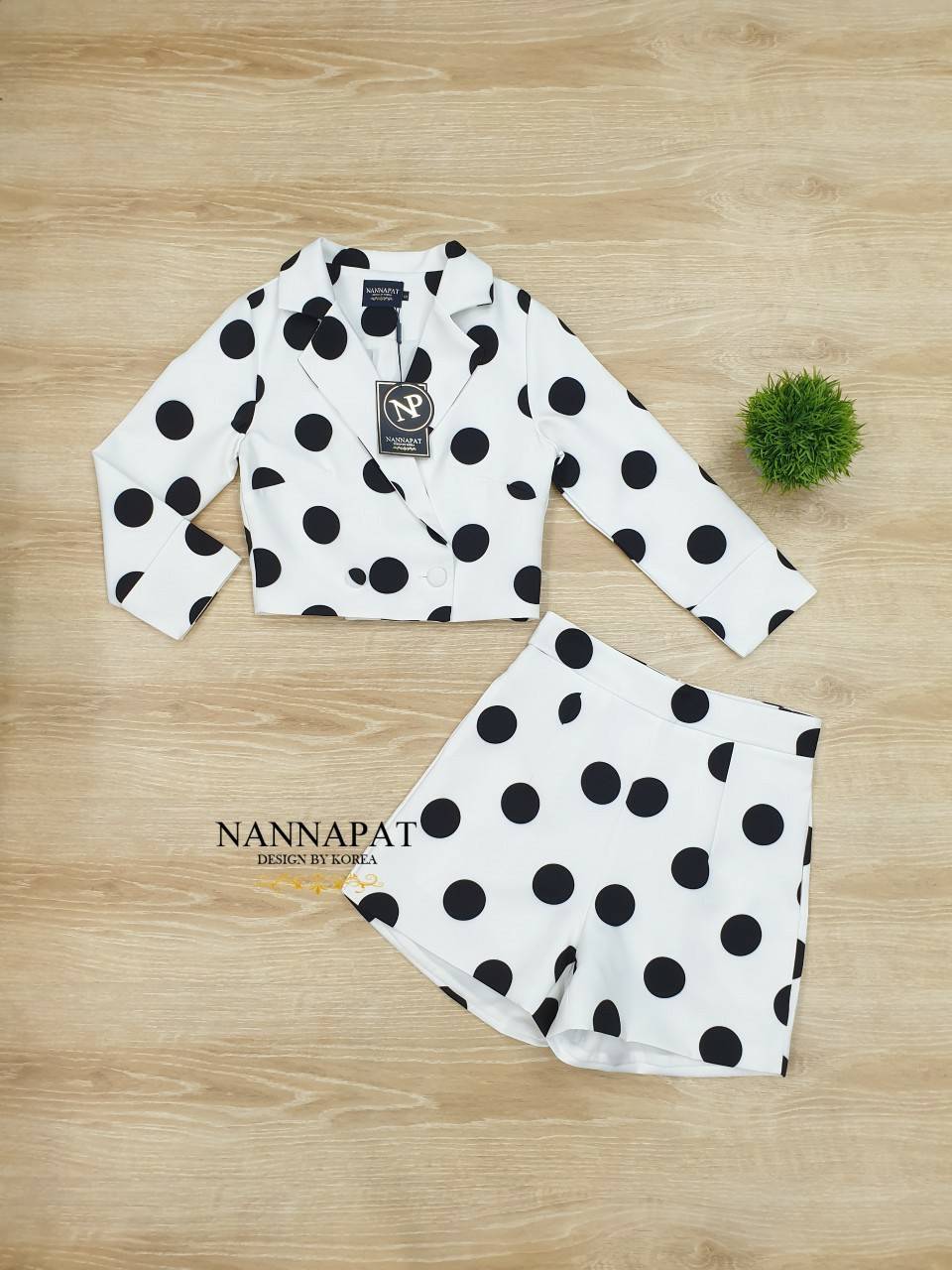 เสื้อแขนยาวกระดุมหน้า กางเกงขาสั้น