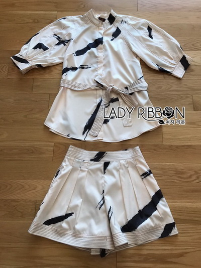 เซ็ตเสื้อและกางเกงเข้าชุดพิมพ์ลายกราฟฟิก