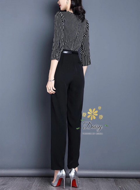 จั้มสูทสีดำผ้าคอตตอนคอวี