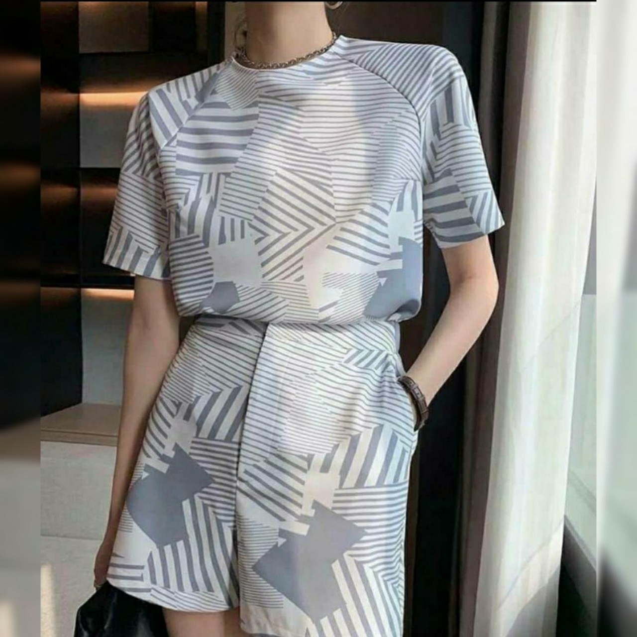 เสื้อซิปหลัง กางเกงมีกระเป๋าข้าง