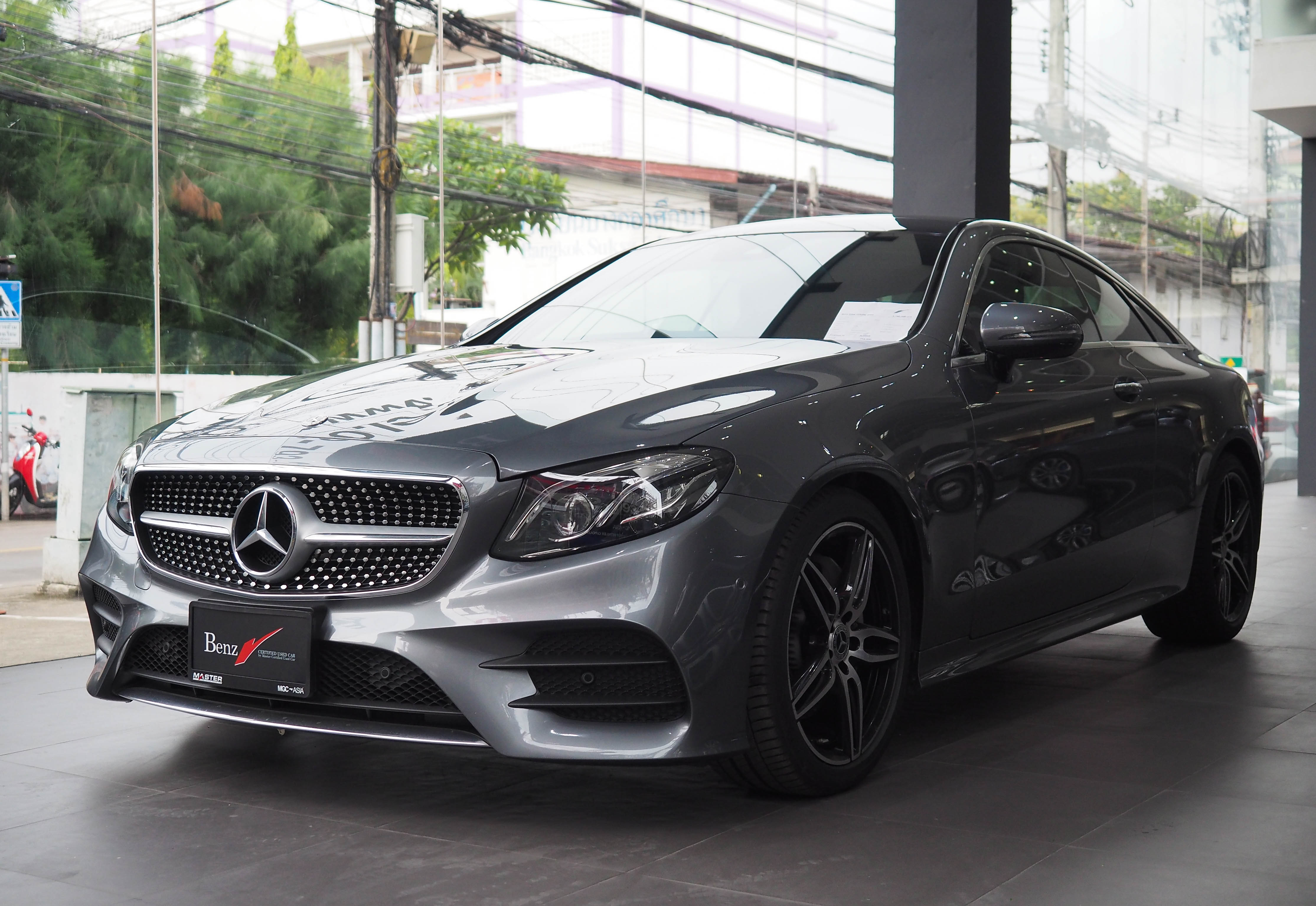 จองแล้ว E200 Coupe AMG Dynamic W238