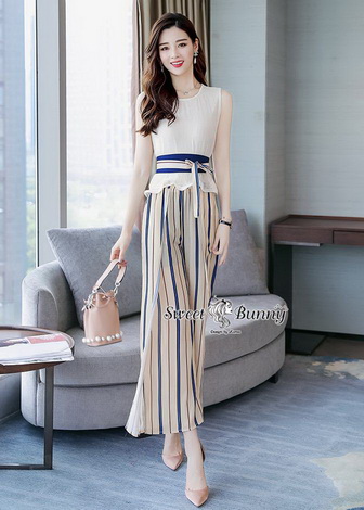 เสื้อแขนกุด ชายระบายนิดๆ มีเข็มขัดผ้าผูกเอว