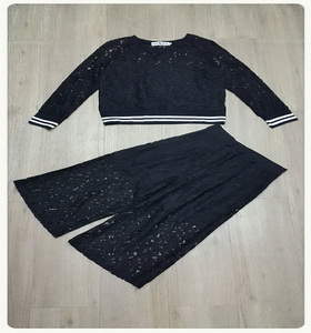 เสื้อพร้อมกางเกงผ้าลูกไม้ทรง Sweater