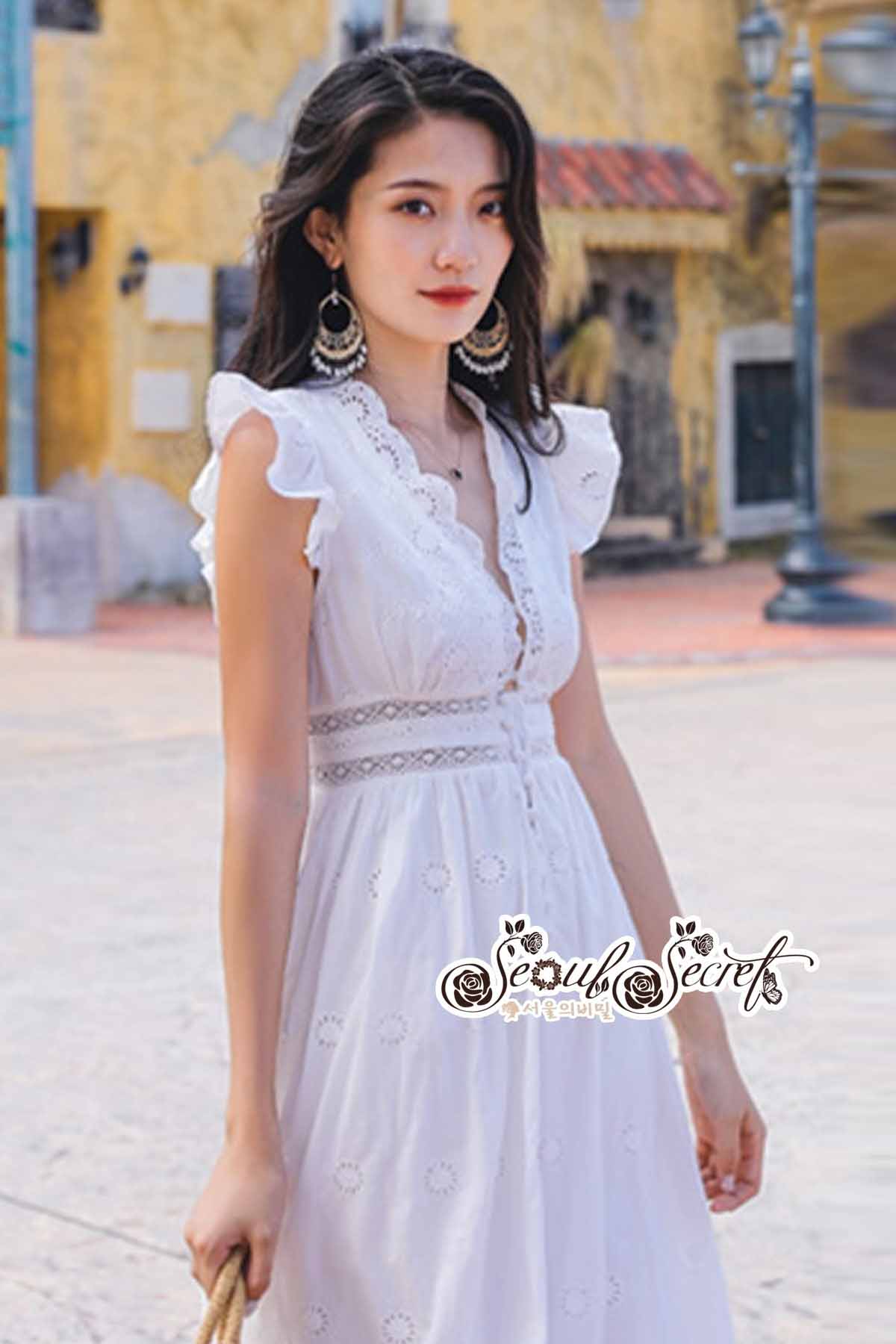 แม็กซี่เดรสทรงคอวีสวยหรูโทนสีขาวคลาสสิก