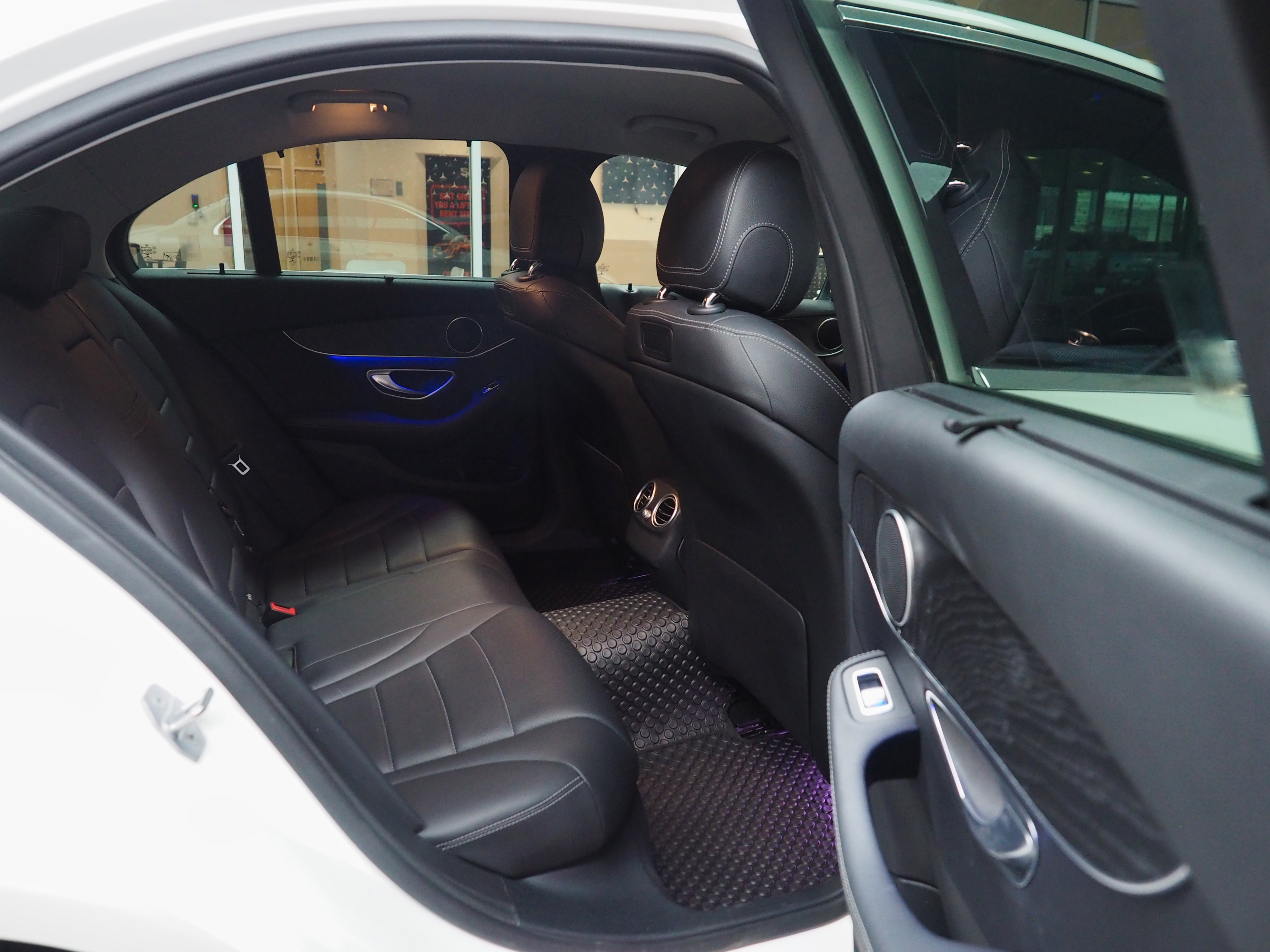 จองแล้ว C300e Plug in Hybrid Avantgarde W205