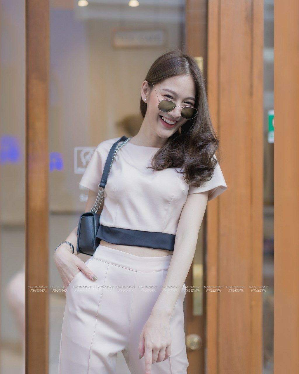 เสื้อซิปหลัง ตัดขอบเอวดำ