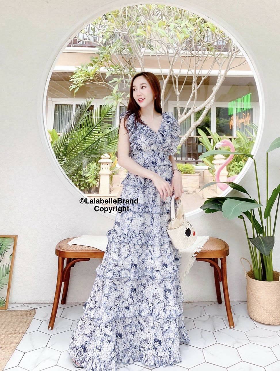 แม็กซี่เดรสโทนสีน้ำเงินขาวคอวีแขนกุด