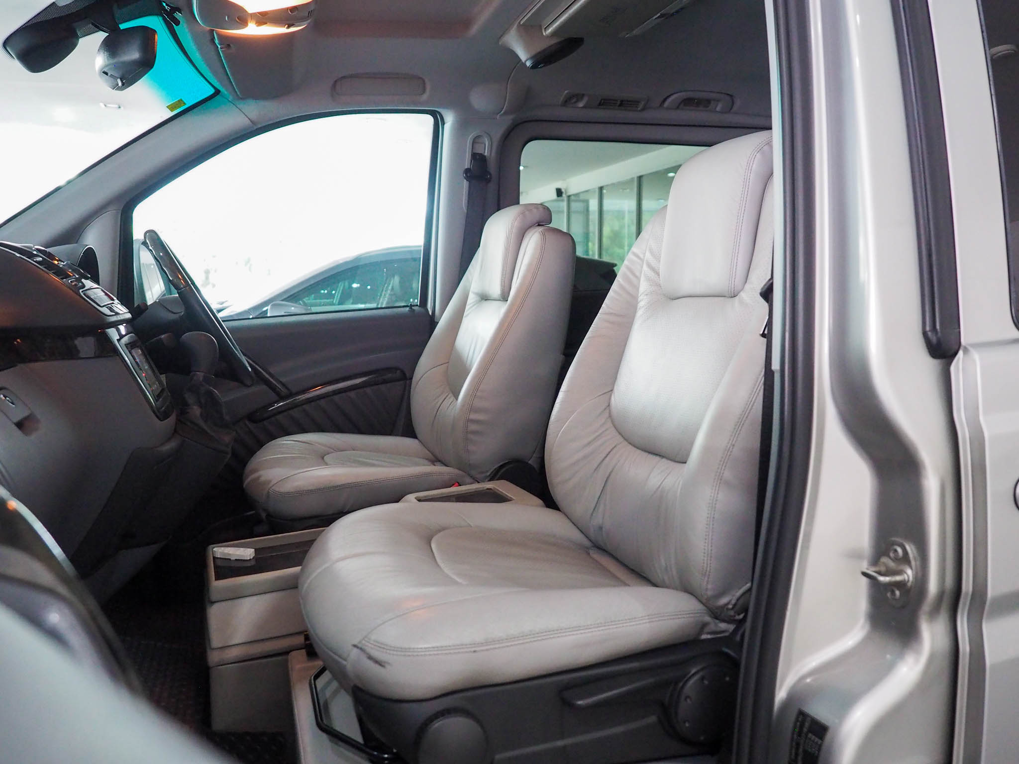 จองแล้ว VITO 115 CDI W639