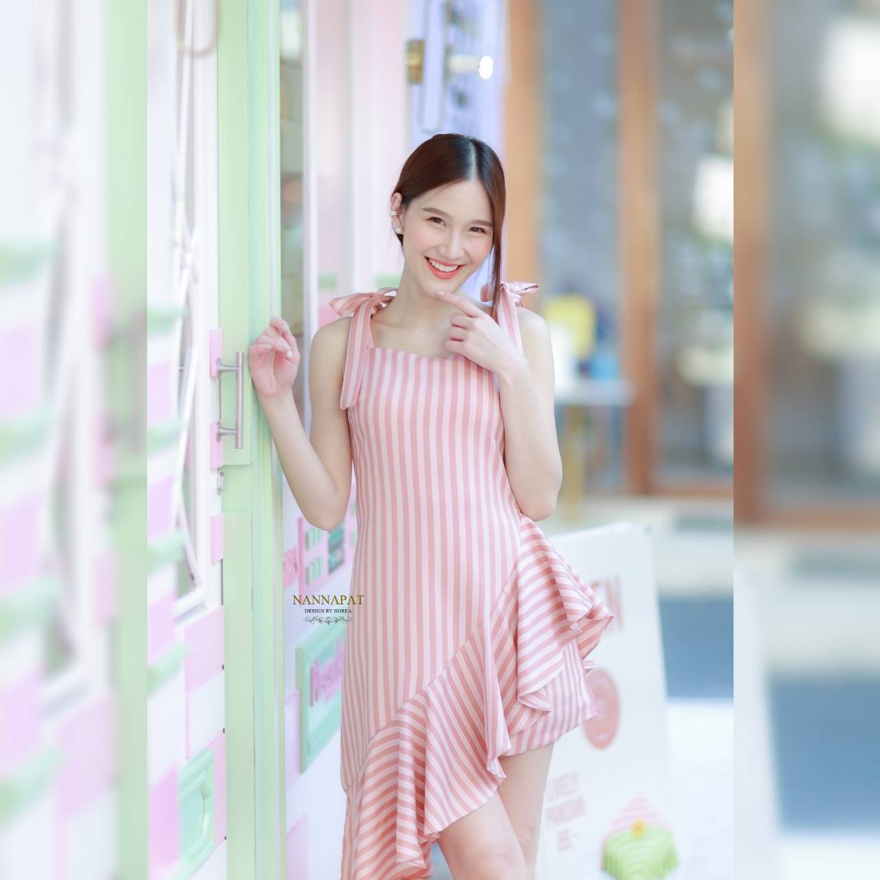 ผ้าทอลายนุ่มผูกโบว์ใหล่สีอิฐ