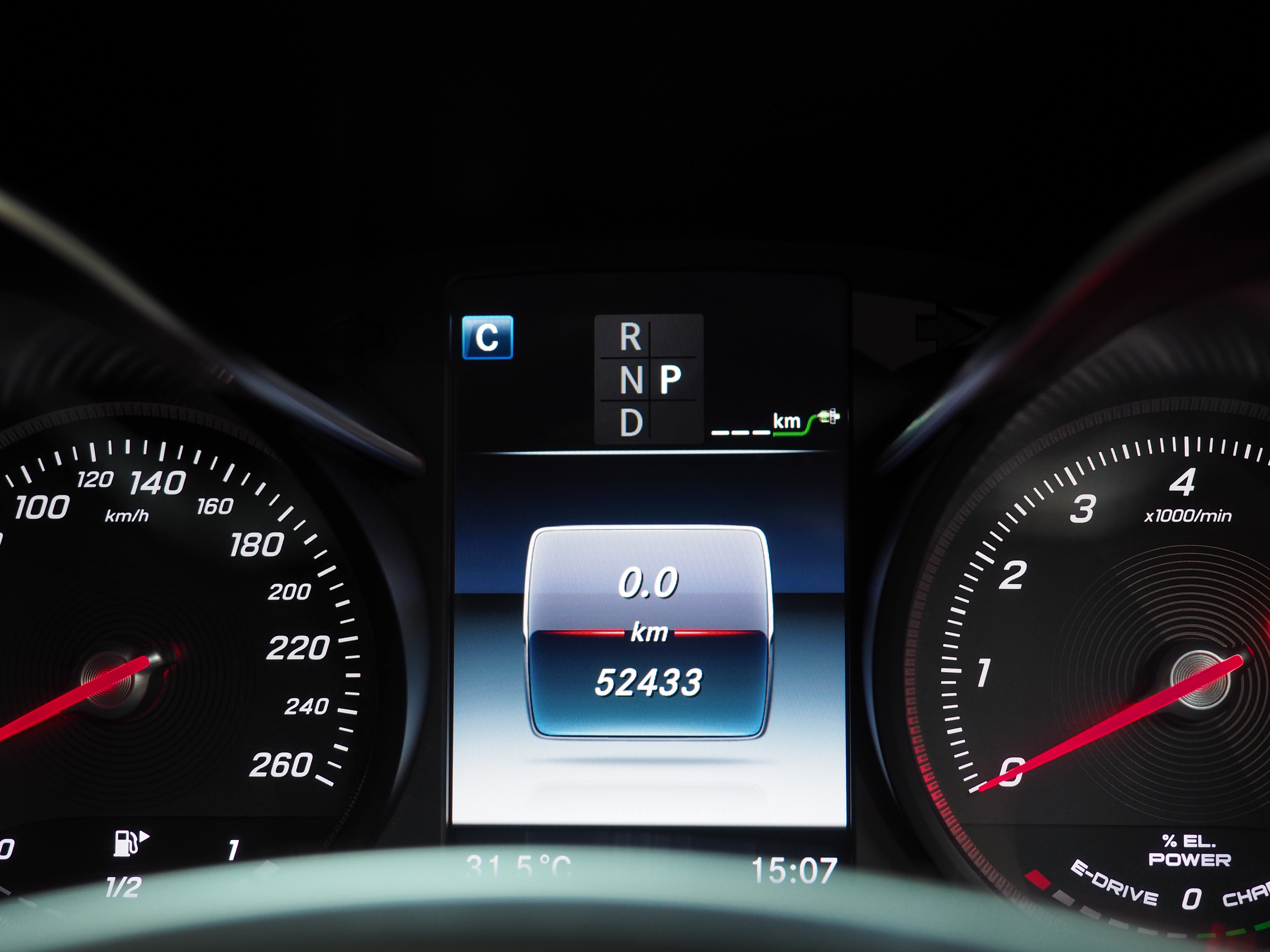 จองแล้ว C350e AMG Plug in Hybrid W205