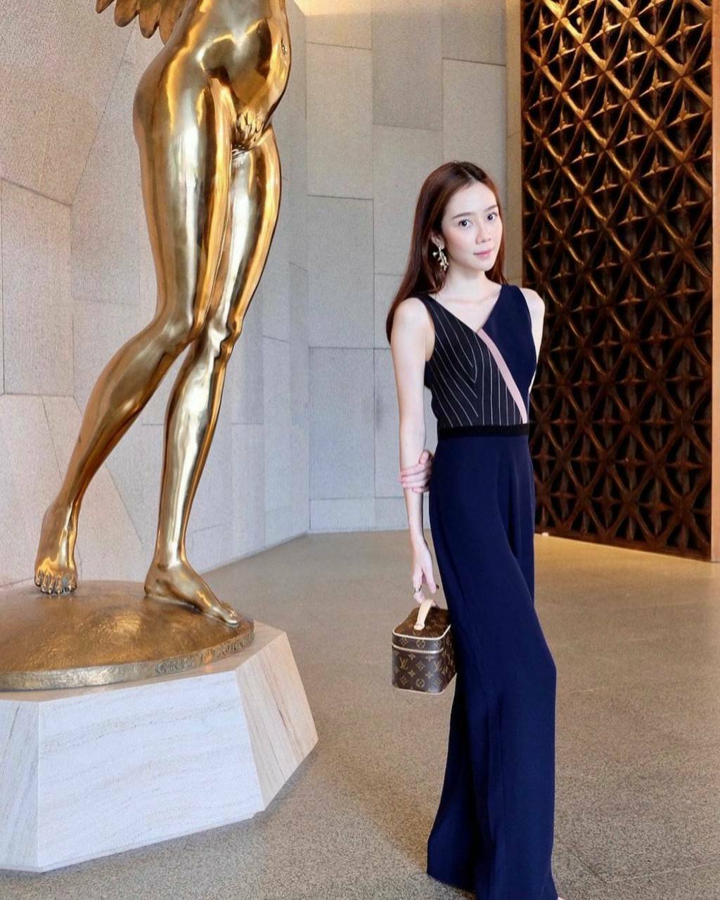 จั้มสูทสีกรมขายาว