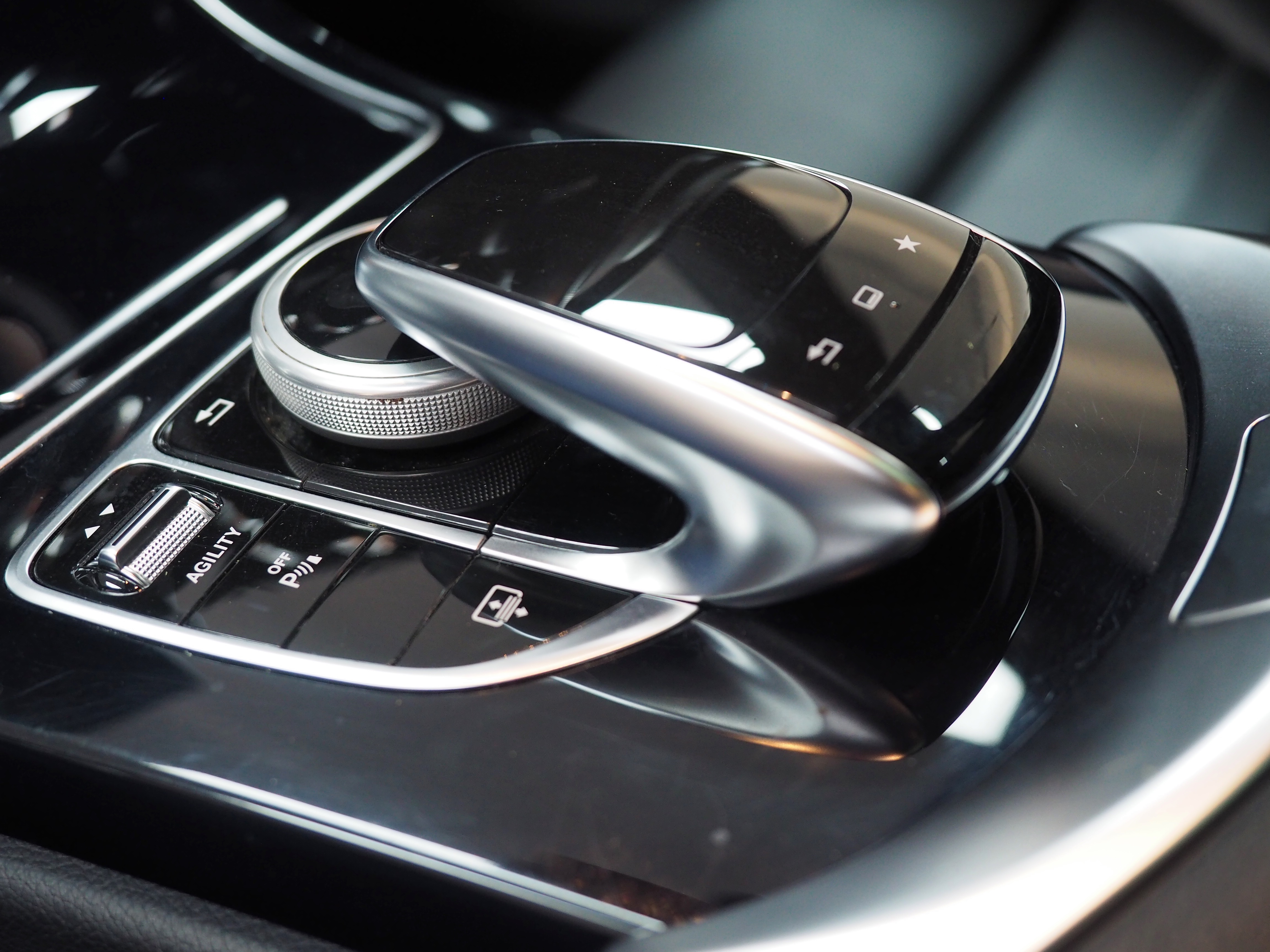 จองแล้ว C300 Bluetec Hybrid AMG W205