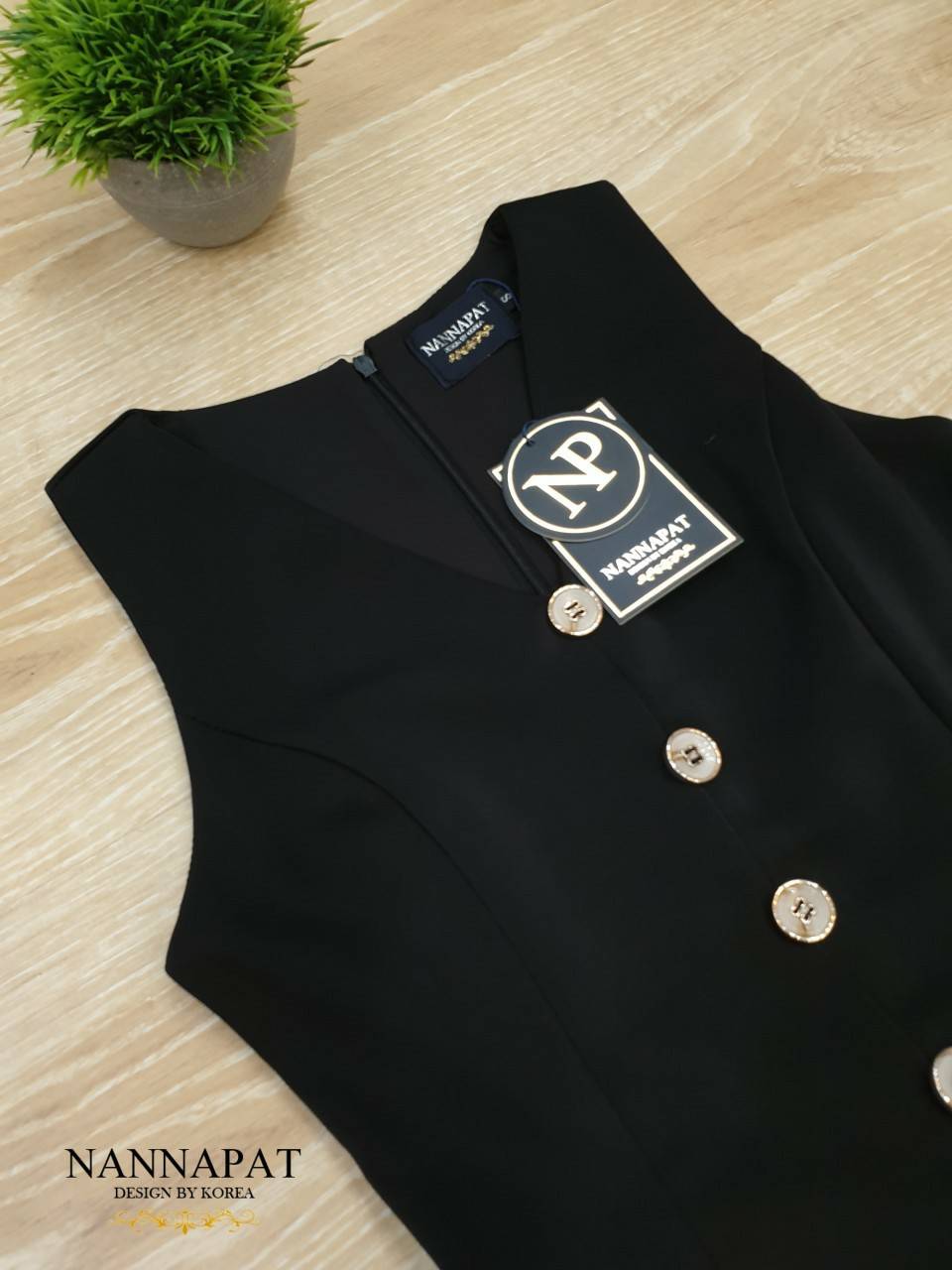 เสื้อซิปหลัง ผ่าหน้าแต่งกระดุมหน้า