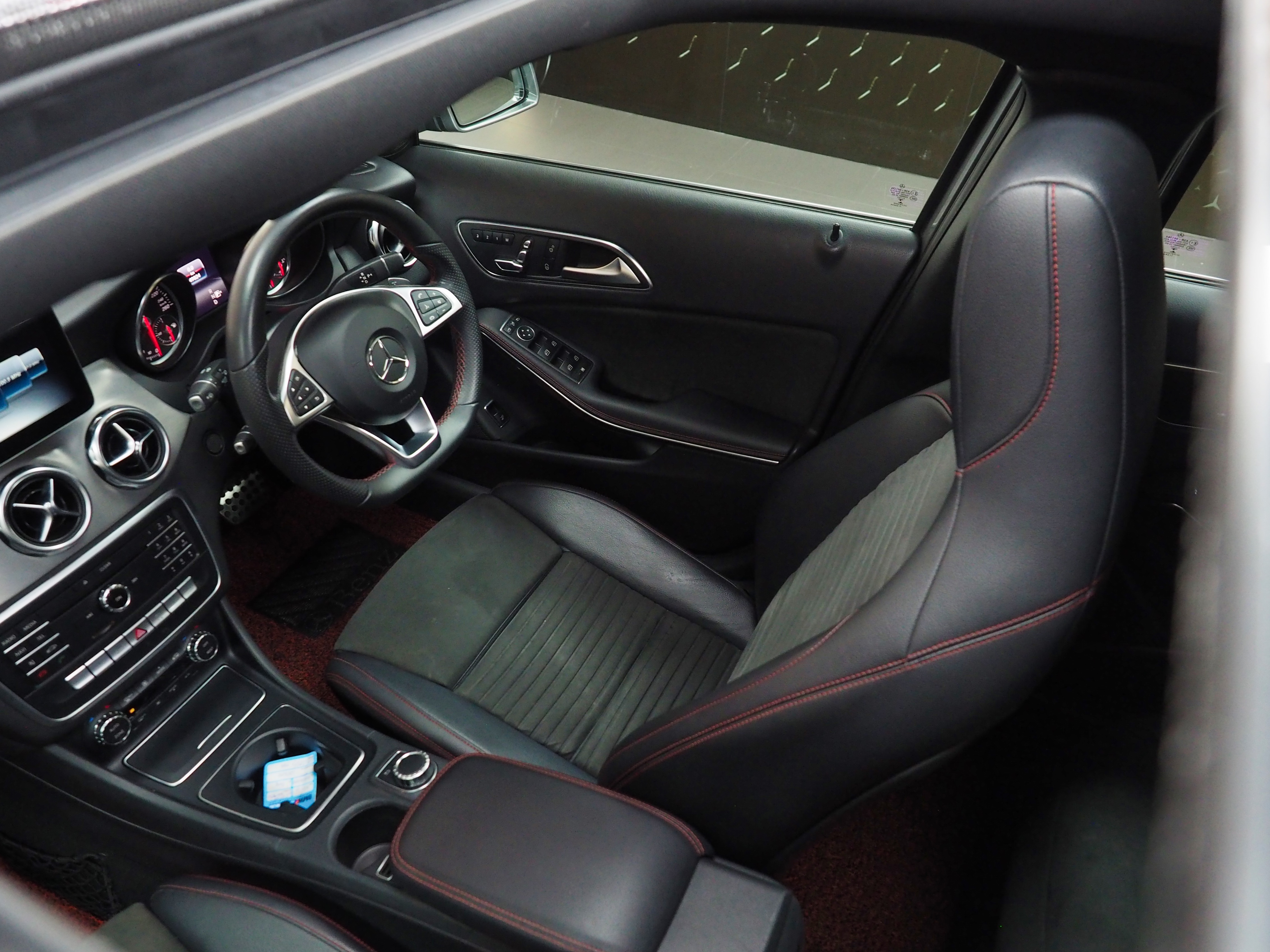 จองแล้ว GLA250 AMG Dynamic W156