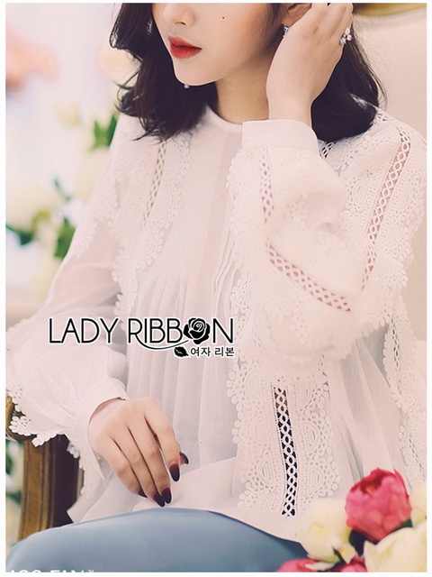 เสื้อแขนยาวผ้าคอตตอนตกแต่งลูกไม้สีขาว