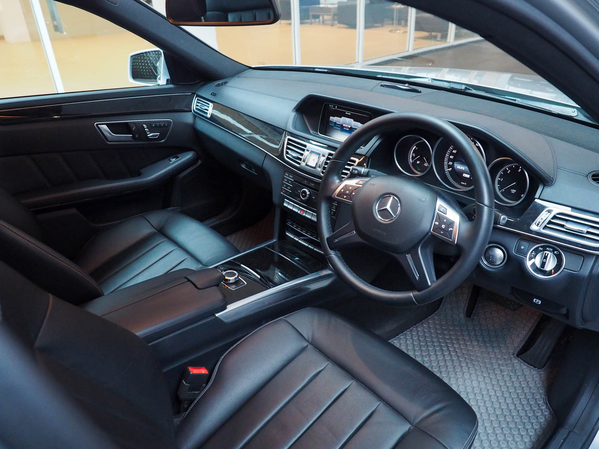 จองแล้ว E300 Bluetec Hybrid Exclusive W212