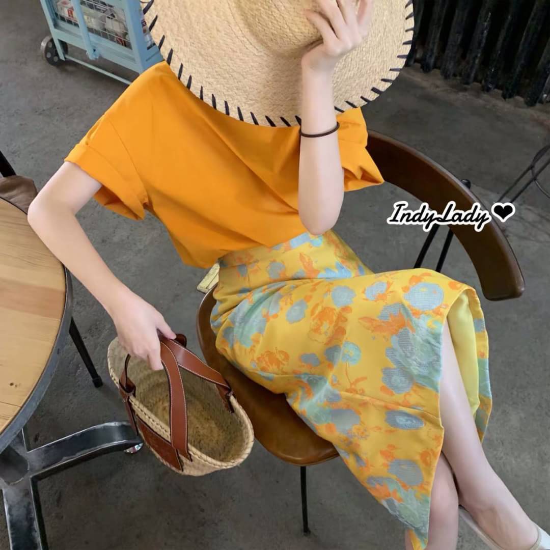 ตัวเสื้อยืดแขนสั้นสีส้ม