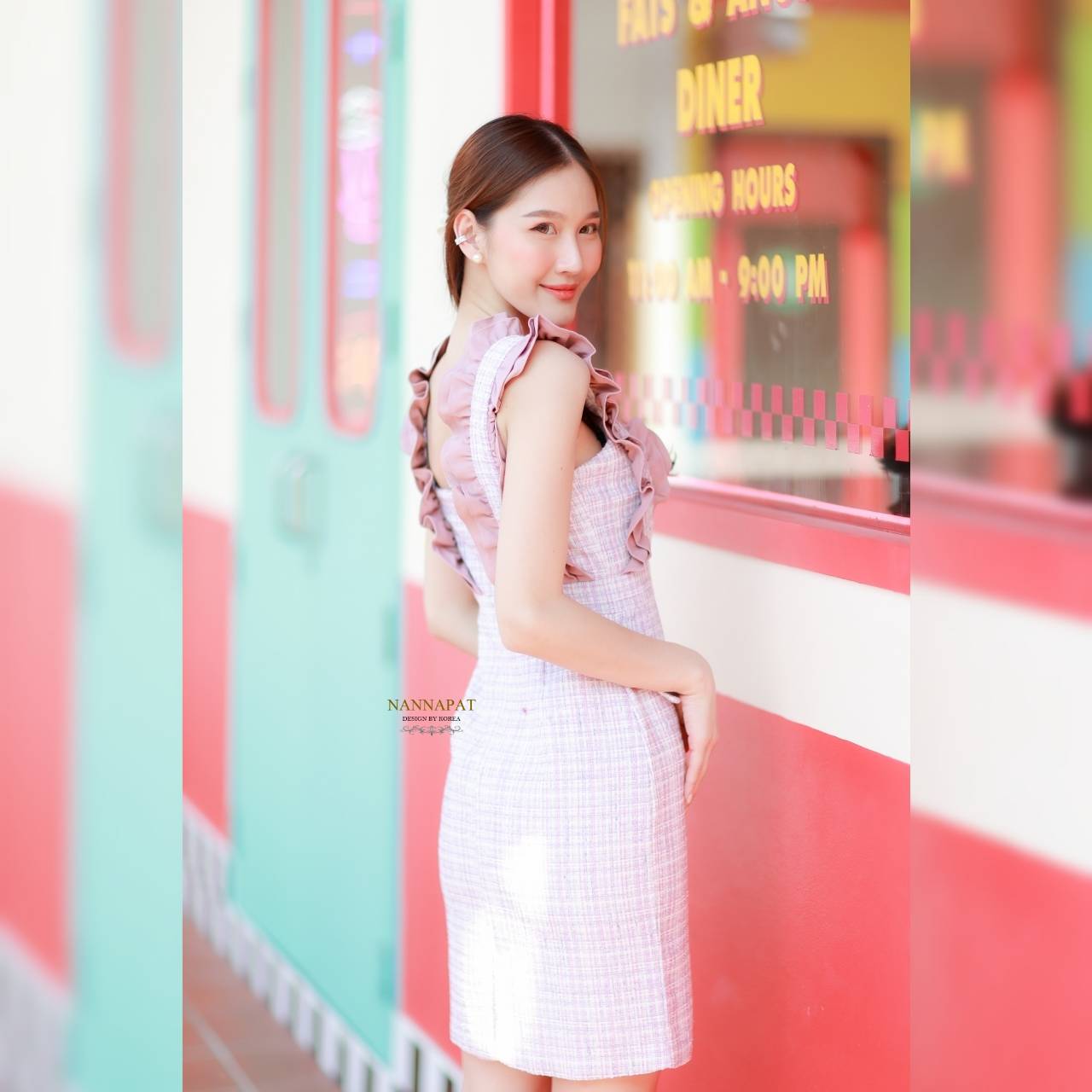 งานซิปหลัง แต่งระบาย ติดกระดุมหน้า