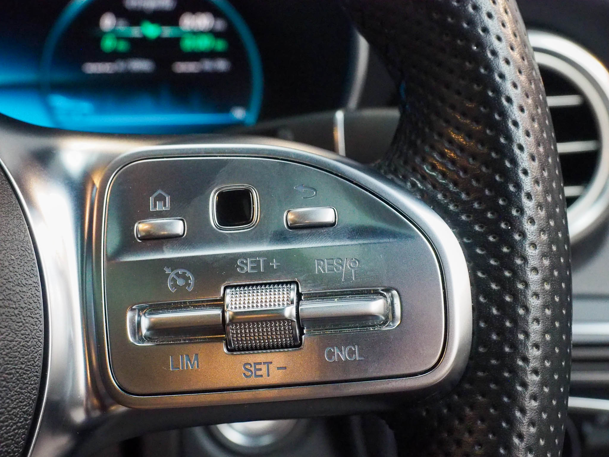 จองแล้ว C200 Coupe AMG W205