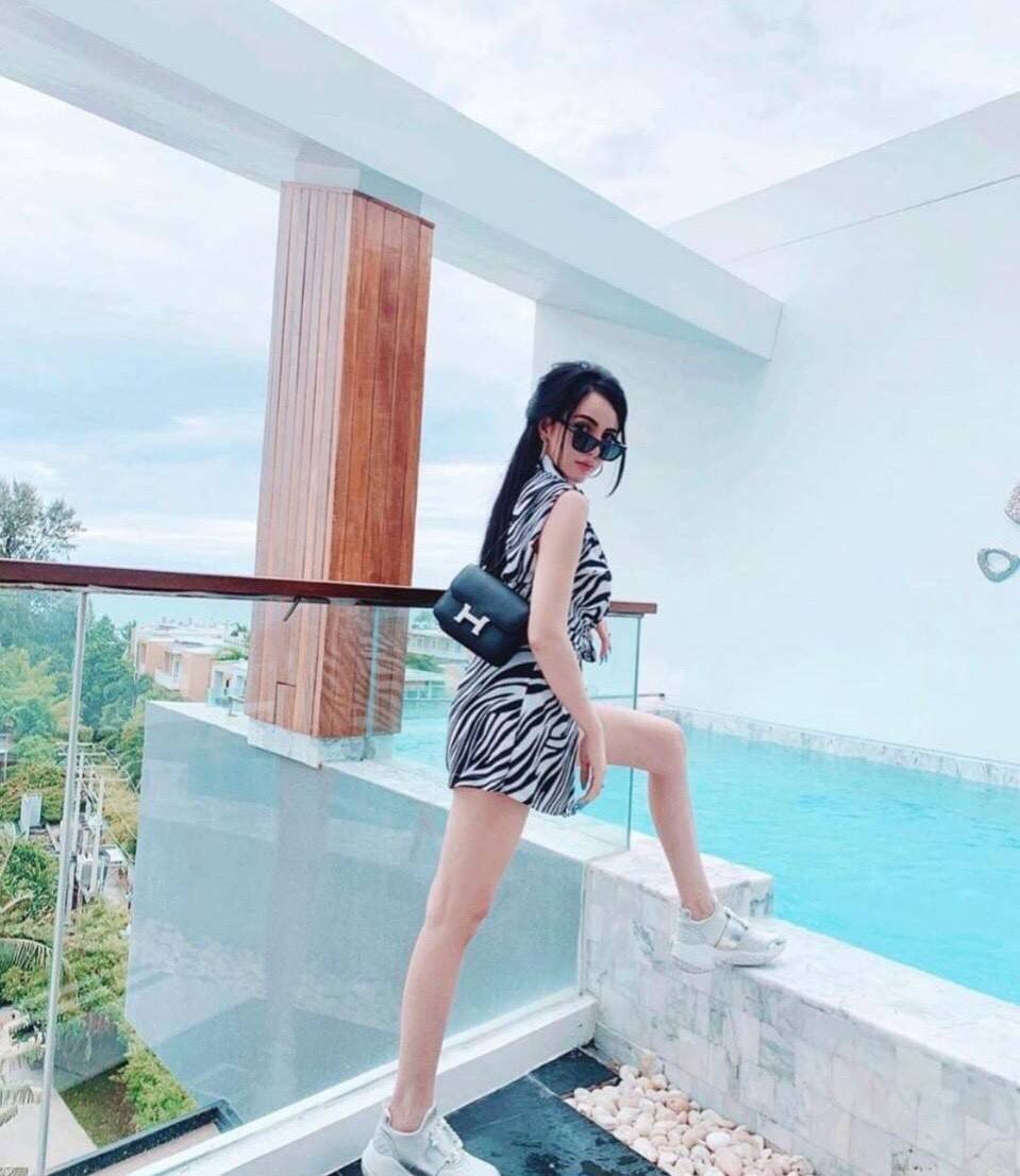 จั้มสูทสั้นสายคาดเอว
