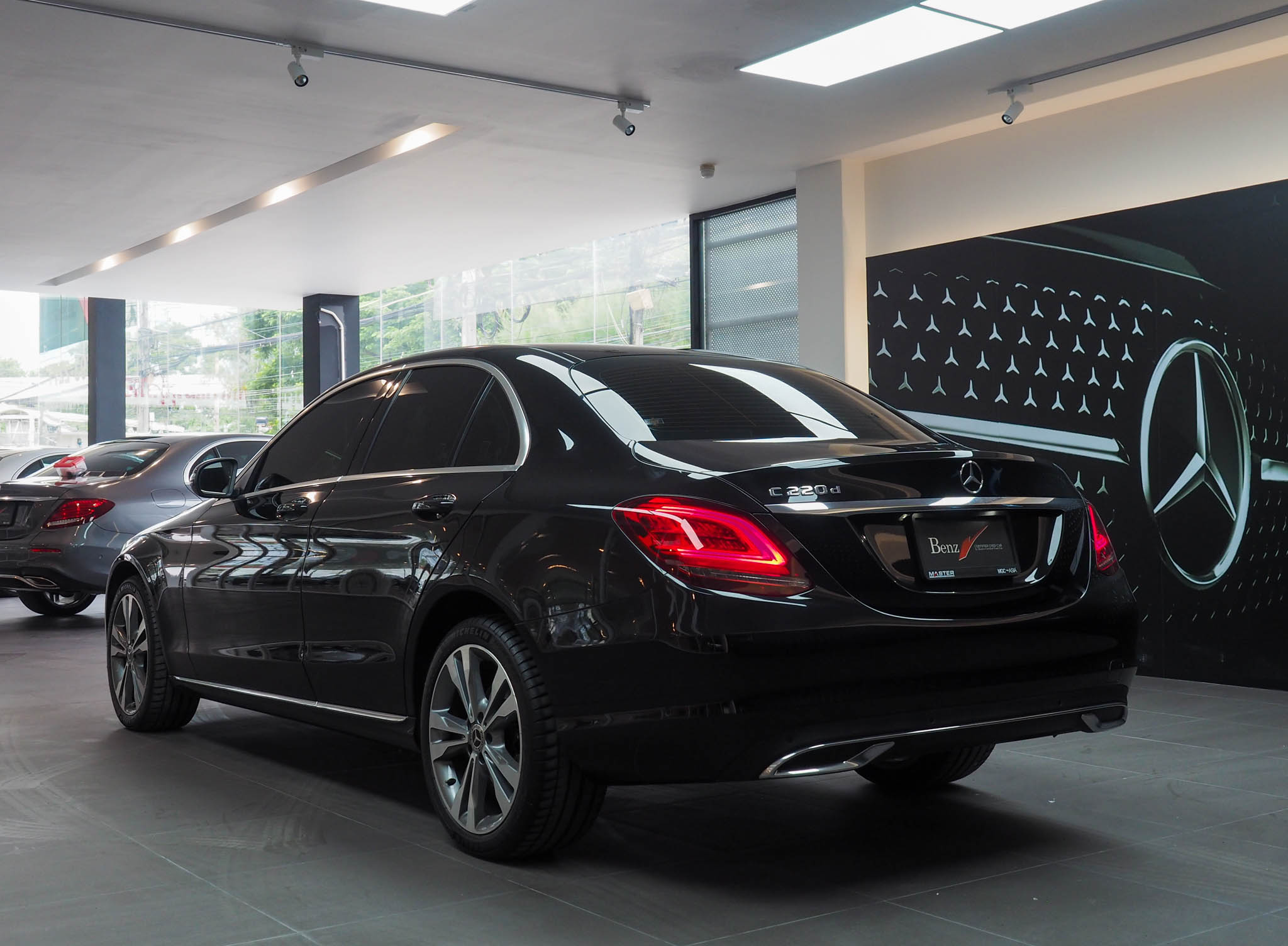 จองแล้ว C220d Avantgarde W205