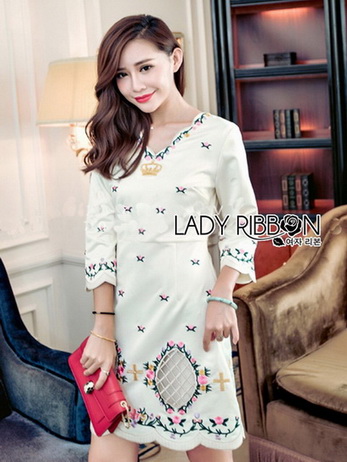 มินิเดรสผ้าเครปสีขาวปักลาย