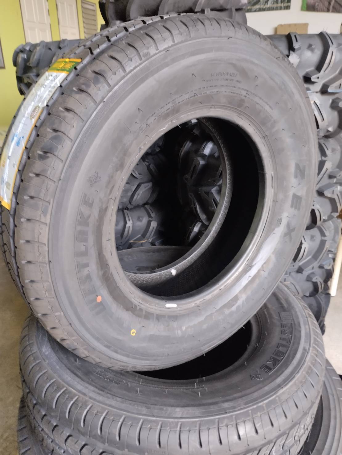 ยางรถยนต์ ขนาด 225/75R15 รุ่น SC336 ZEX 12PR ยี่ห้อ WESTLAKE