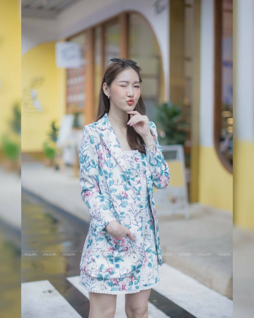 เสื้อสูทคลุมแขนยาวมีกระเป๋าสองข้าง