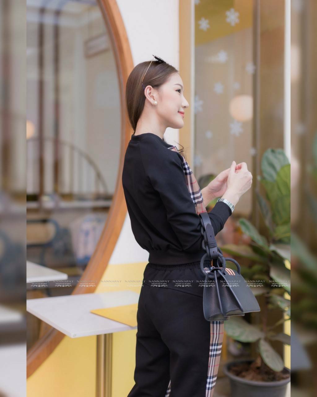 ตัวเสื้อซิปหน้า กางเกงเอวสม็อคมีเชือกผูก