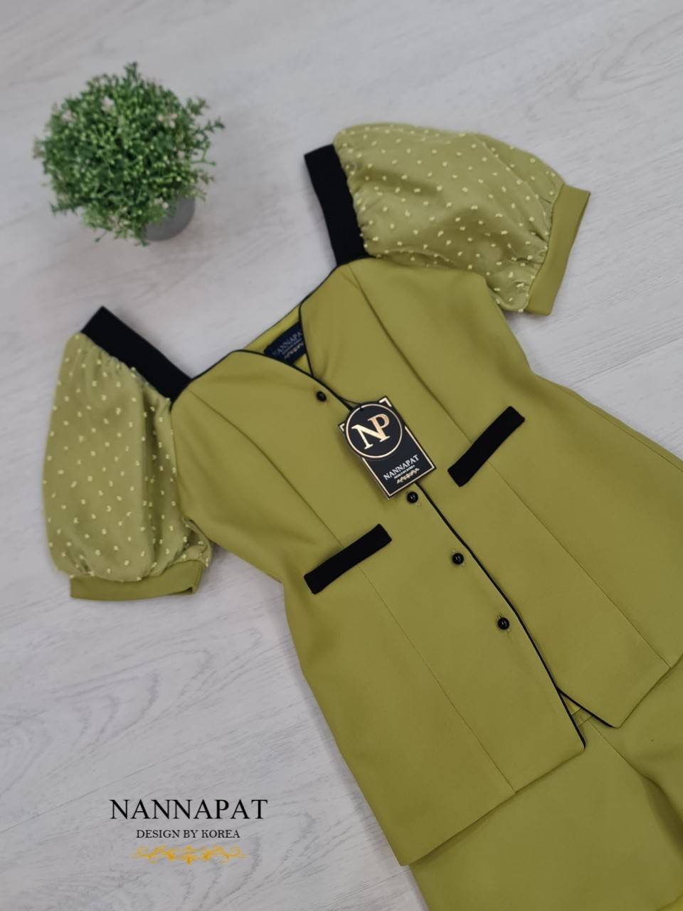 เสื้อกระดุมหหน้า แขนแต่งผ้าลูกไม้