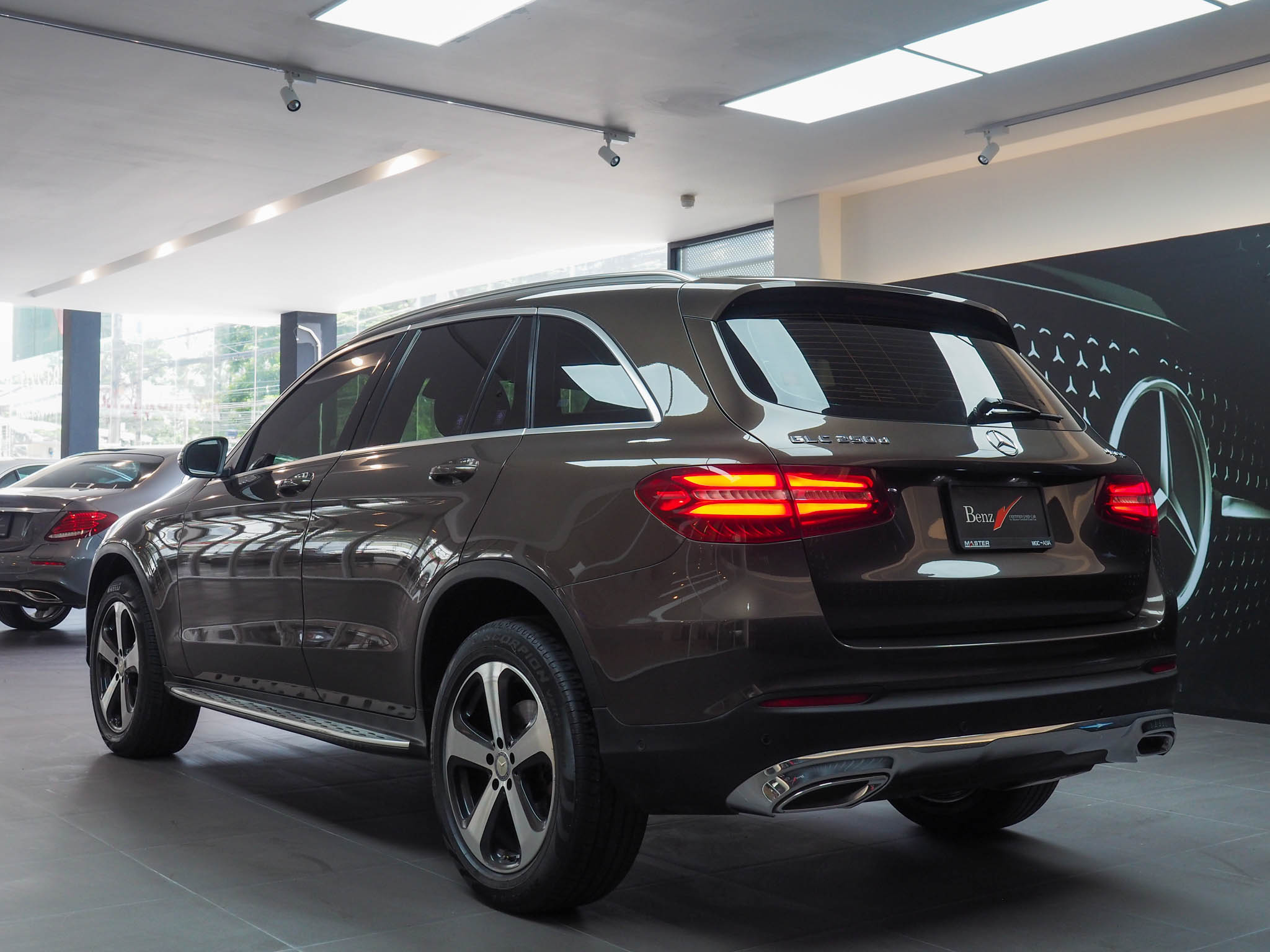 จองแล้ว GLC250d 4MATIC off-Road W253