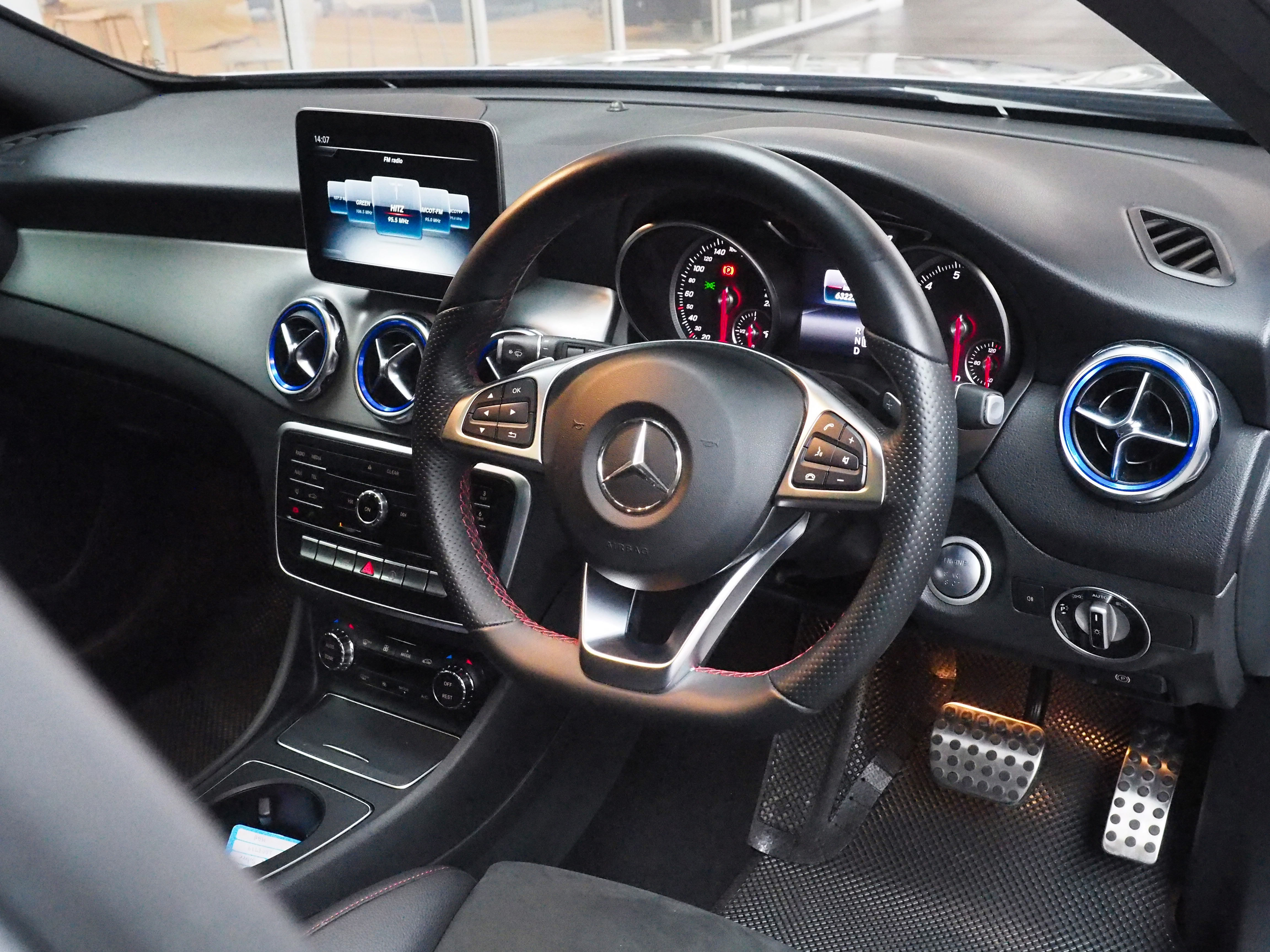 จองแล้ว GLA250 AMG Dynamic W156